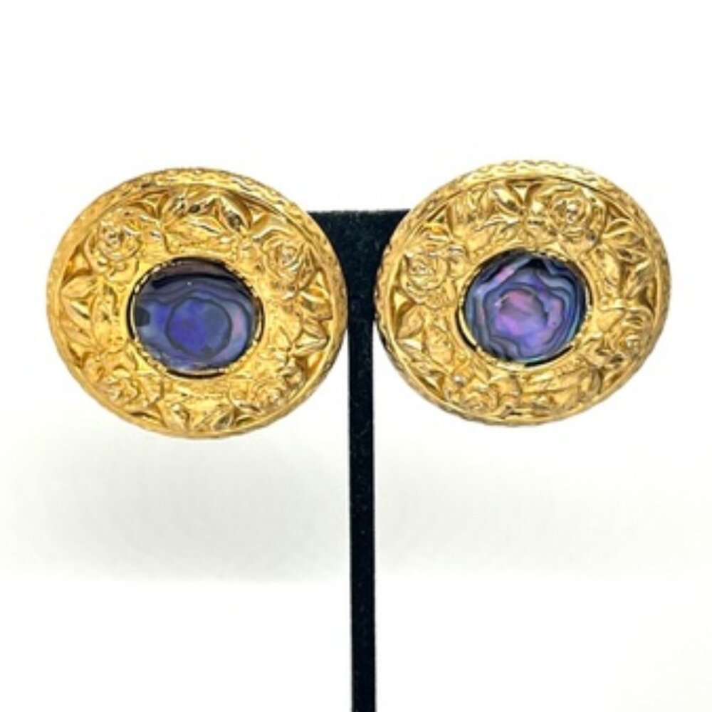 VINTAGE BUTLER ORNATE GOLD TONE LARGE DISC FLORAL EARRINGS PURPLE RESIN ROUND